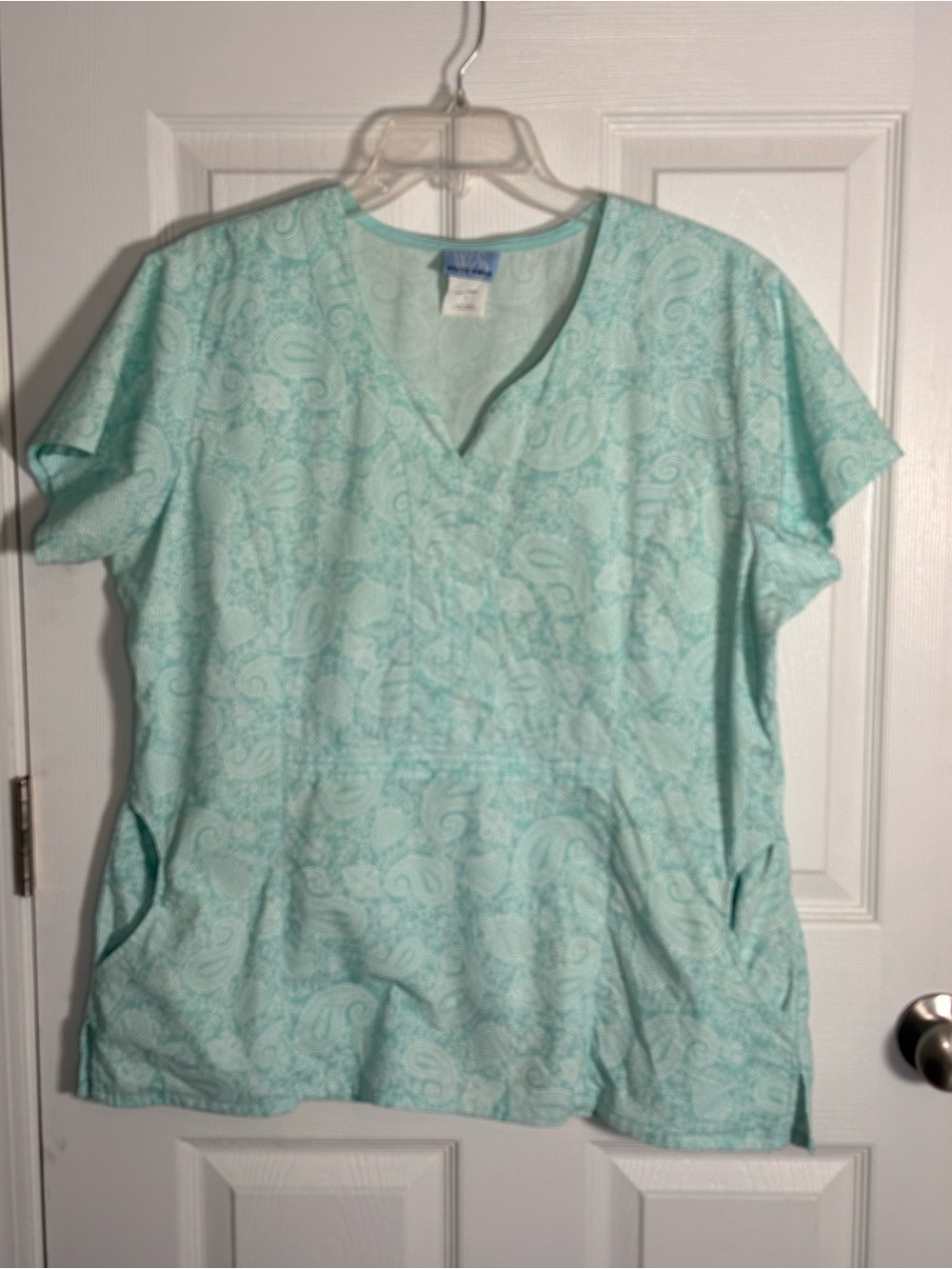 White Swan Light Aqua Paisley V-Neck Scrub Top Size Large